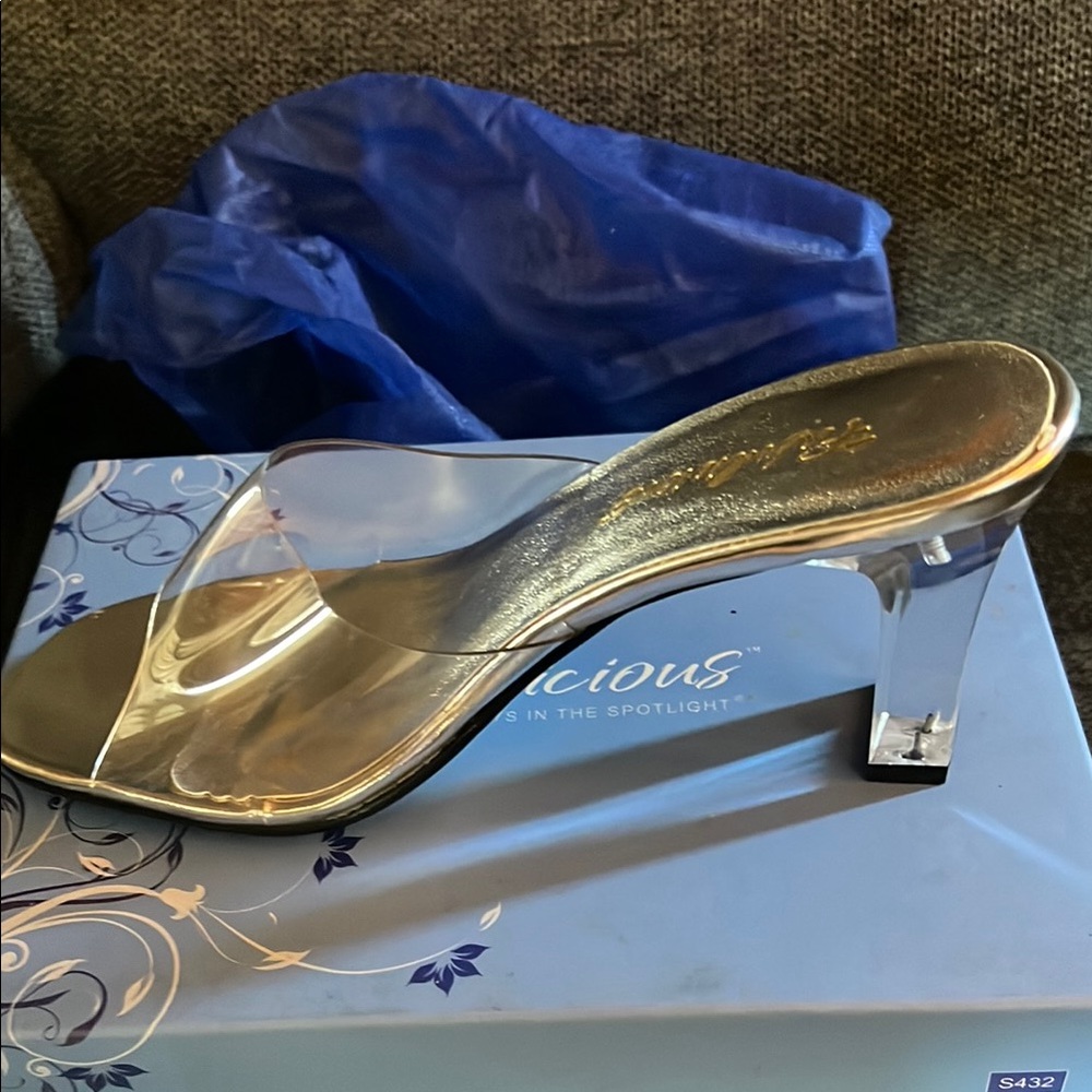 Delicious Gold Heels Elegant Slip-On